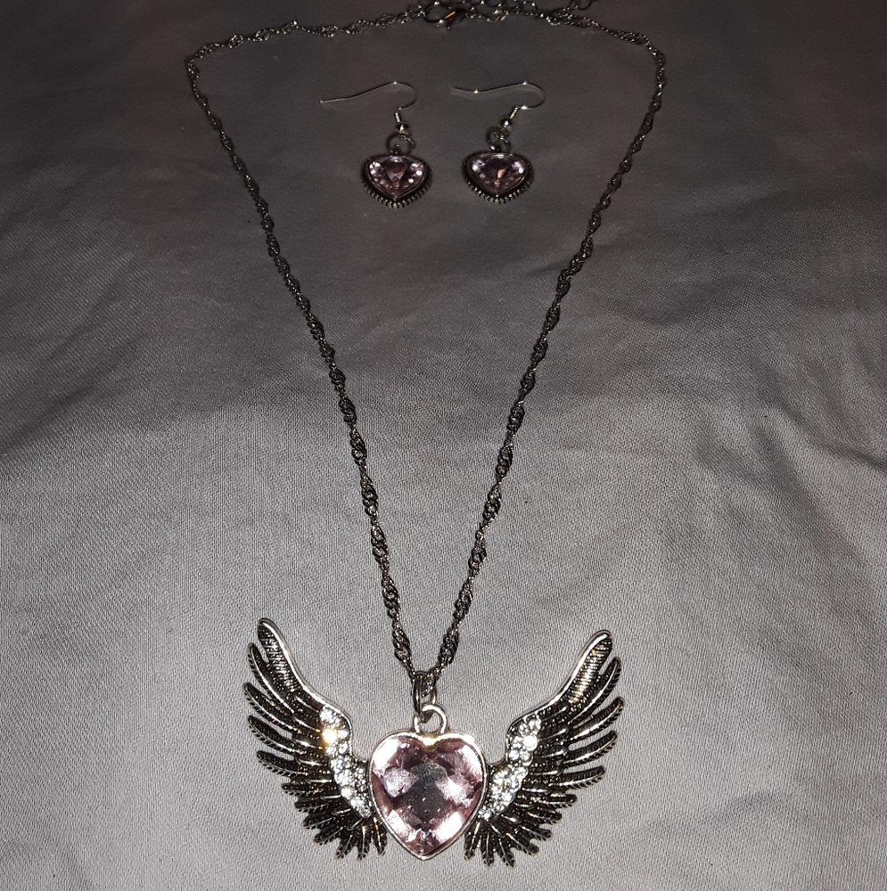 Heart winged necklace set